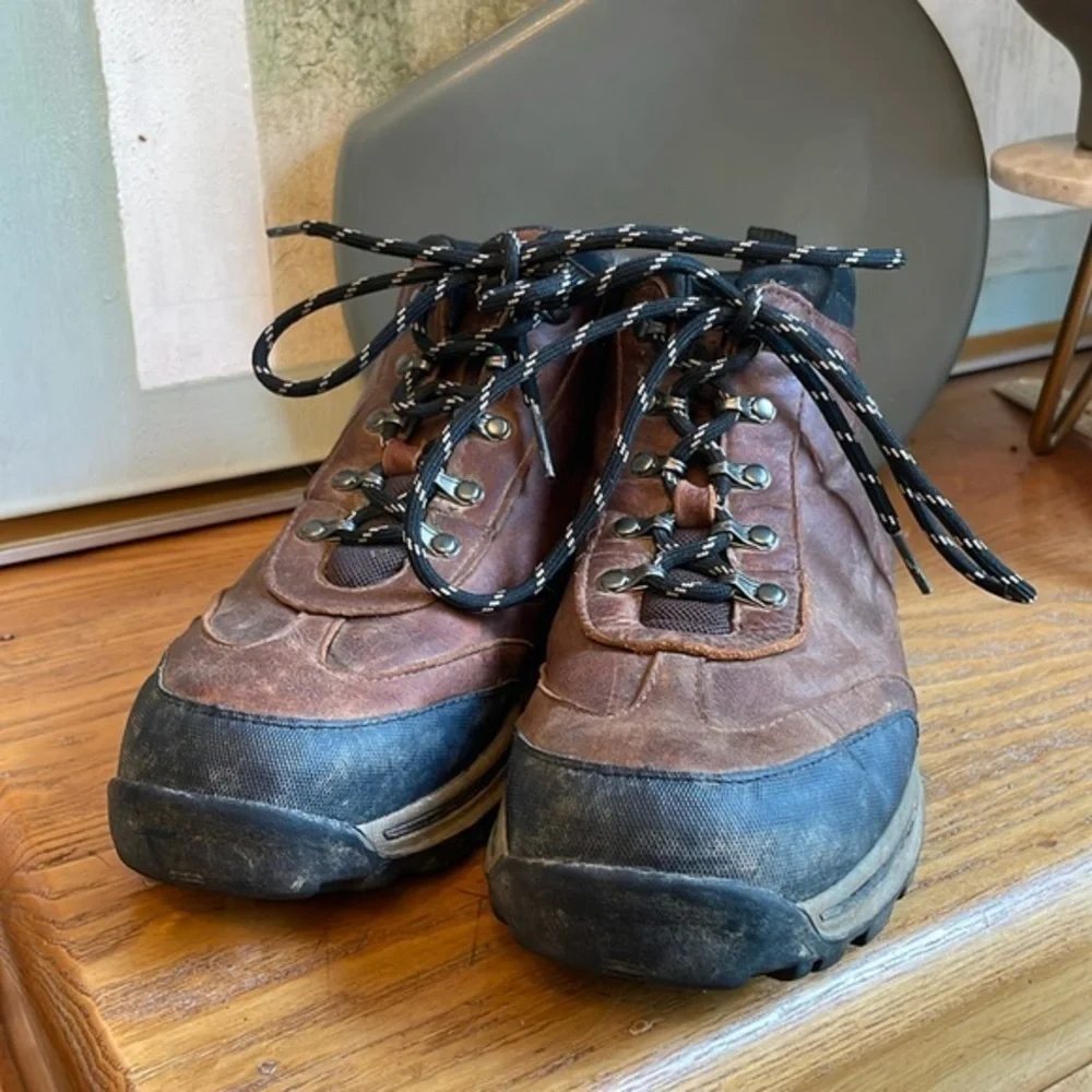 🧥 Timberland boys brown and black leather hiking boots 22913